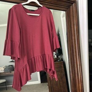 Gibson blouse with flutter sleeves and unique hem, like new condition, size S